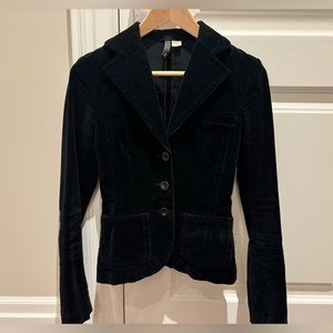 Woman’s velvet blazer!